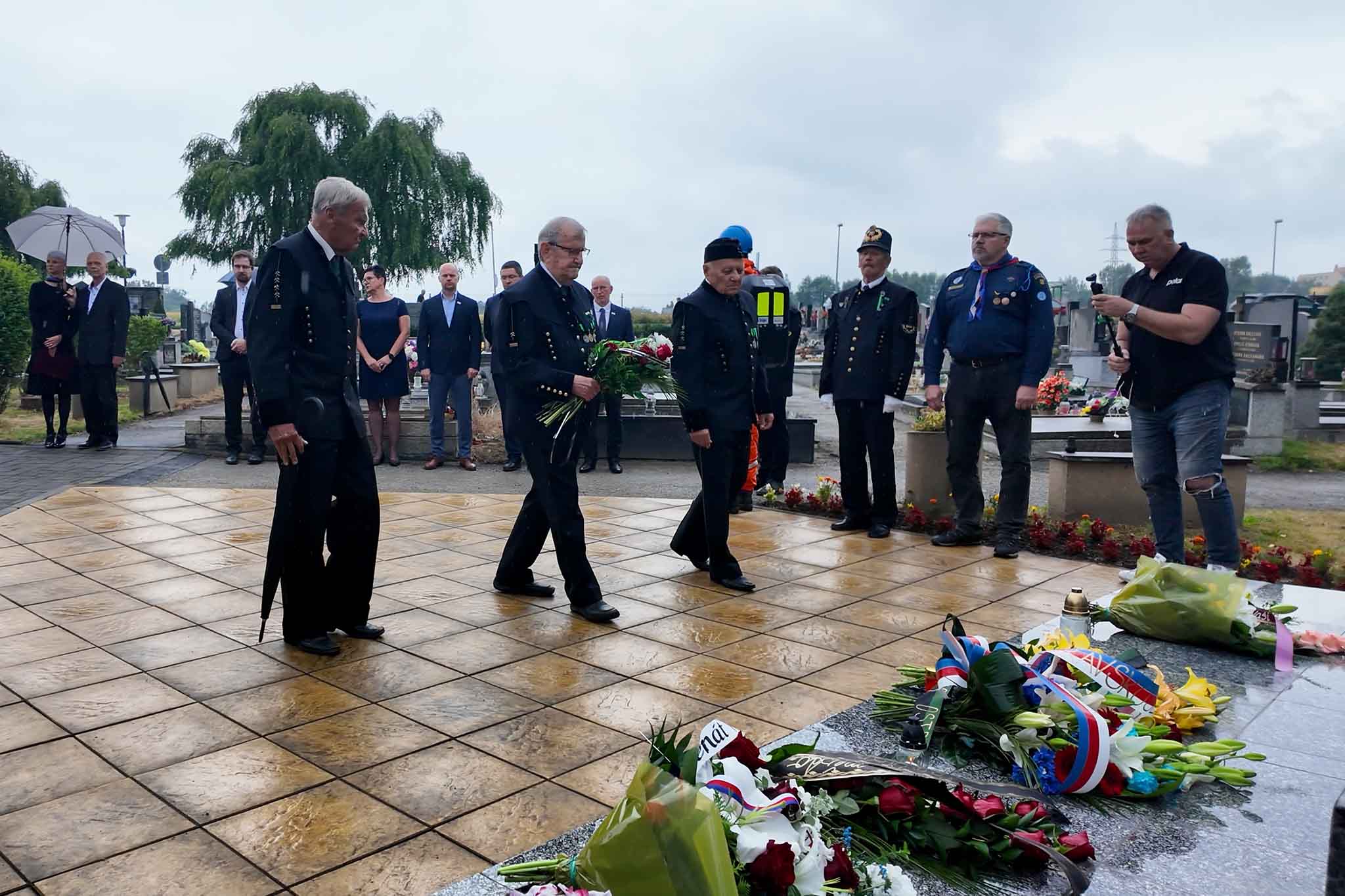 Tragédie na Dole Dukla 1961 – pietní akt u pamětní desky s horníky a veřejností v Havířově