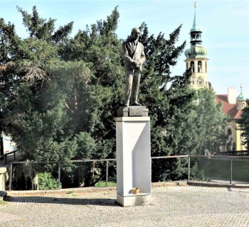 Josef Skála: Pomník Beneše zneuctili, plukovník je ideolog
