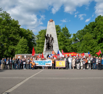Nesmrtelný pluk Ostrava 2025: Vzpomínka i protest proti přepisování historie
