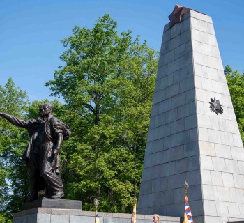 Ostrava 80 let osvobození. Pietní akt narušila skupina provokatérů