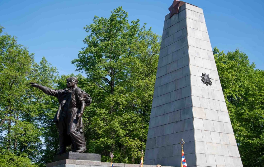Ostrava 80 let osvobození. Pietní akt narušila skupina provokatérů