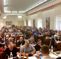Delegáti na konferenci KSČM 2025 projednávají KSČM stanovy