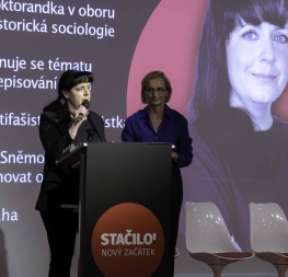 Rušení opozičních akcí – Petra Prokšanová na tiskové konferenci hnutí Stačilo! v Ostravě