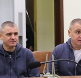 bratři Kononovičovi během soudního procesu na Ukrajině