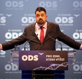 Pavel Novotný, starosta Řeporyjí a člen ODS, při projevu na kongresu strany. Čelí nepodmíněnému trestu a otázkám o setrvání ve funkci.