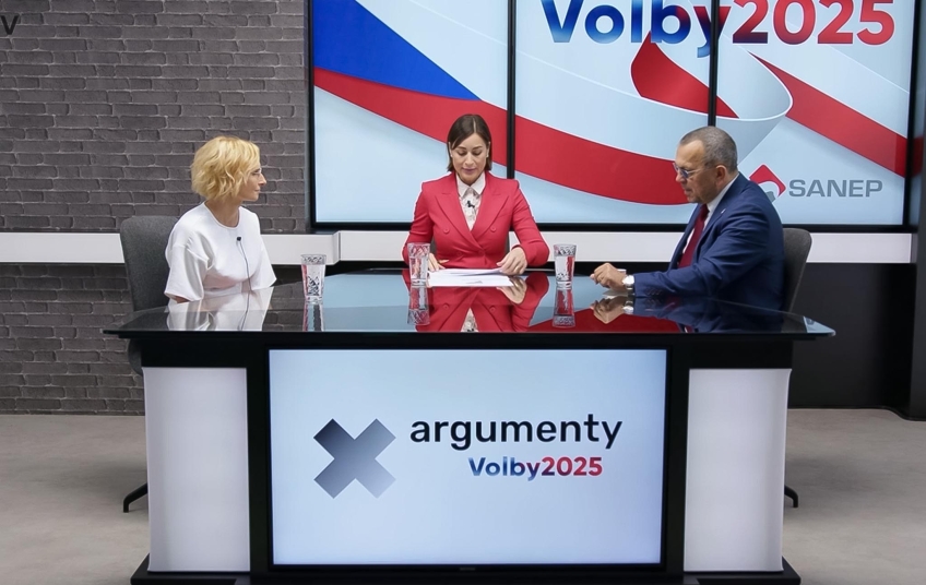 Prinscreen z pořadu Volby 2025 na XTV: Kateřina Konečná a Jaroslav Foldyna diskutují o stavu zdravotnictví, korupci, dopravní infrastruktuře a politických dopadech bitcoinové aféry Kateřina Konečná a Jaroslav Foldyna ve studiu pořadu Volby 2025 na XTV při diskusi o zdravotnictví, korupci a dopravě