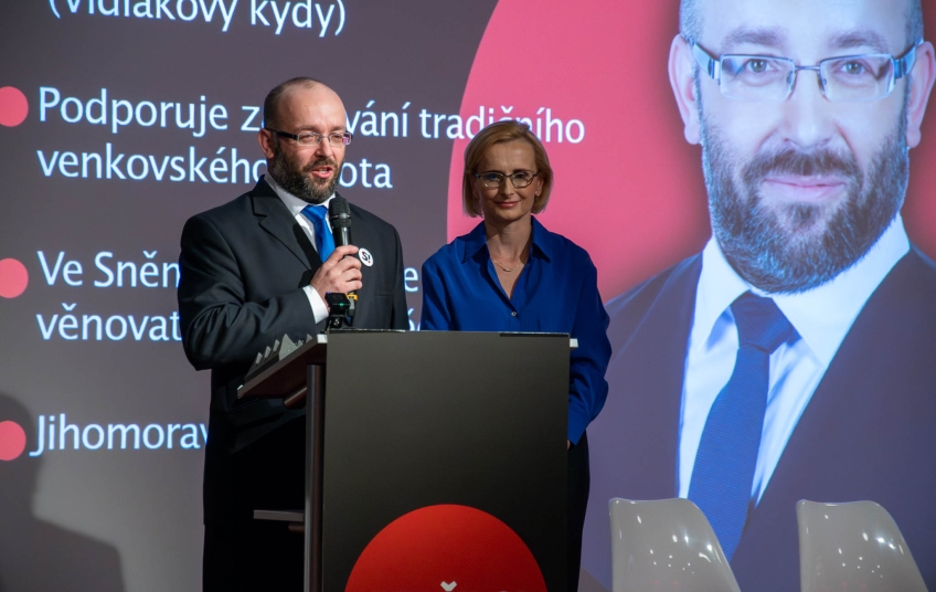 Seznam útočí na Vidláka – tisková konference hnutí Stačilo! s Danielem Sterzikem