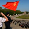 Zákaz sovětských symbolů v Berlíně: Potomci nacistů slaví, osvoboditelé umlčeni
