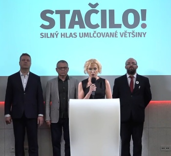 Tisková konference hnutí Stačilo: Rizika, Konečná a Zaorálek čelí útokům
