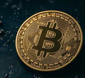 Bitcoinová aféra Blažka: Ohrozí vládu Petra Fialy skandál s miliardou?
