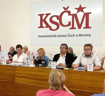 KSČM proti vládě Petra Fialy: Podpora hnutí Stačilo!