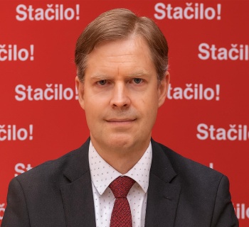 Dezinformace Apoleny Rychlíkové: Stačilo! proti nadstandardům, ne pro ně