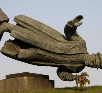 Hanba! Oslavy bez osvoboditelů. Historie se píše znovu