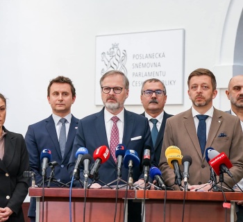 Chat Control: Fialová vláda lže lidem, v Bruselu prosazuje šmírování