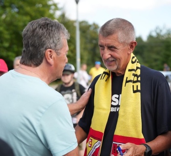 Nenávistná kampaň: Dvojí metr politiků a hrozba prvních obětí