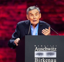 Marian Turski hovoří při 80. výročí osvobození Osvětimi v lednu 2025
