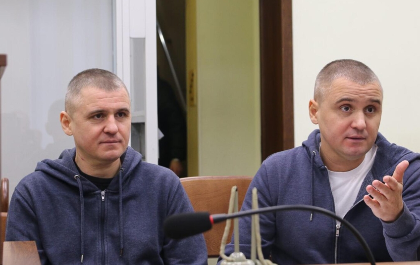 bratři Kononovičovi během soudního procesu na Ukrajině