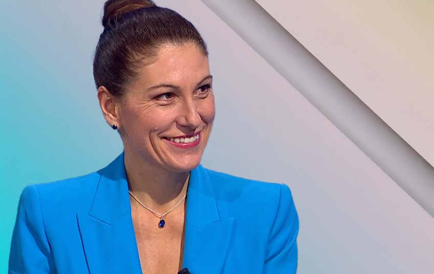 Eva Decroix – otázky kolem oprávněnosti titulu Ph.D. a magisterského vzdělání