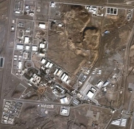 USA bombardovaly Írán – satelitní snímek jaderného zařízení Natanz