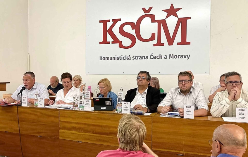 KSČM proti vládě Petra Fialy na zasedání v Praze