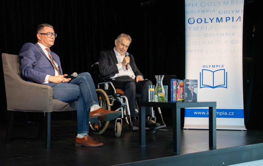 Miloš Zeman v Ostravě při besedě o knize Prezidentský úděl
