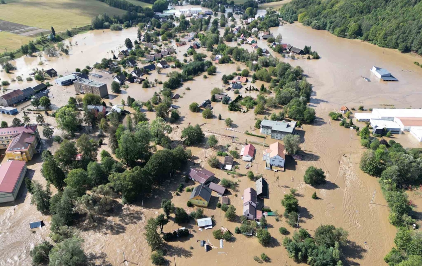 Peníze na povodně šly na obranu – záplavy v obci Zátor během kulminace řeky Opavy, 2024