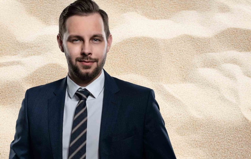 Jiří Knotek schvaluje bombardování – kritika postoje Pirátů k Íránu