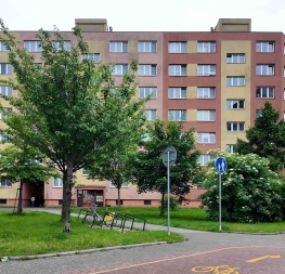 Bytová krize v Česku: panelový dům jako symbol nedostupného bydlení