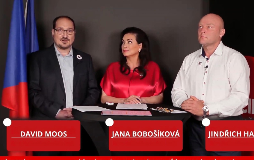 David Moos, Jana Bobošíková a Jindřich Havelka na tiskové konferenci hnutí Stačilo!, kde zazněla kritika vlády, Rakušana, bitcoinové aféry a sociální politiky.