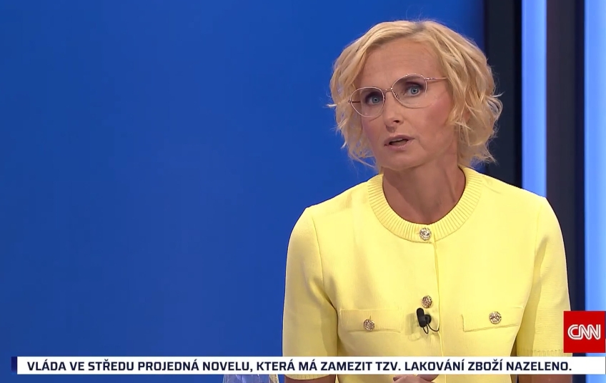 Debata na CNN Prima NEWS –Kateřina Konečná během politické debaty na CNN Prima NEWS