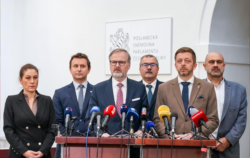 Chat Control – ilustrační foto vlády Petra Fialy a Víta Rakušana na tiskové konferenci v Poslanecké sněmovně
