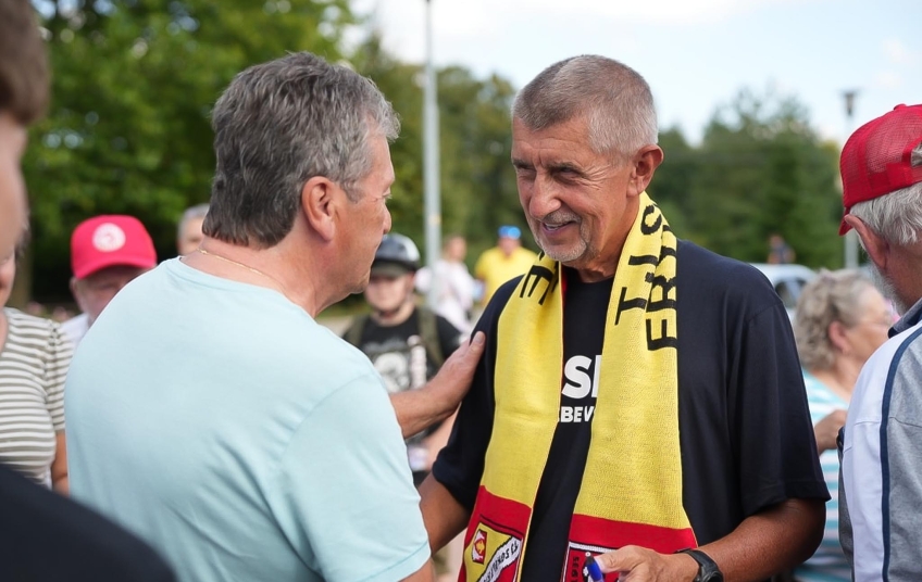 „Andrej Babiš mezi voliči po útoku – symbol nenávistná kampaň v české politice