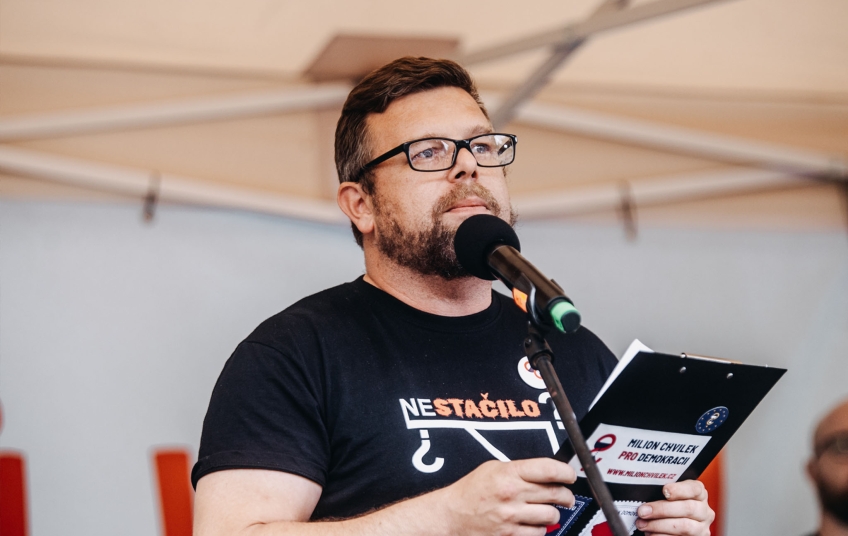 Zdroj Innternet MCHPD Předseda Milionu chvilek Lukáš Hilpert během projevu