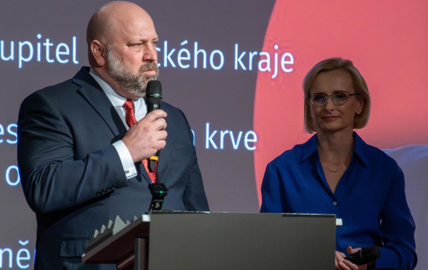 Jaroslav Komínek, lídr hnutí Stačilo!, během vystoupení na tiskové konferenci