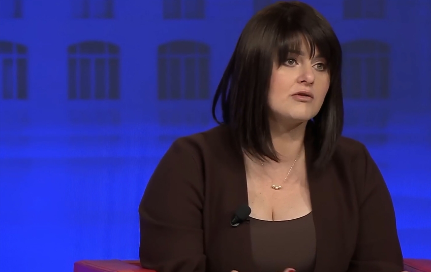 Jana Maláčová během předvolební debaty o důchodech, mzdách a bydlení