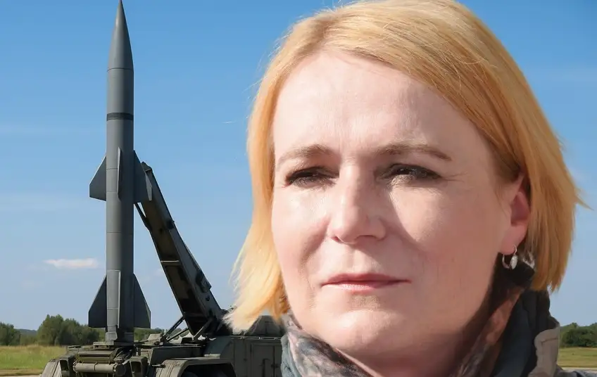 Jana Černochová před raketovým systémem – ministerstvo obrany promrhalo příležitost